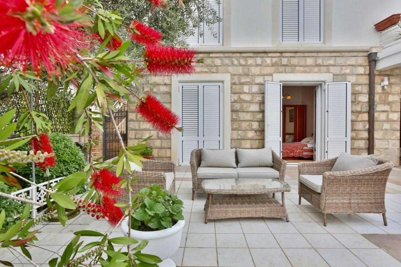 Royal Holiday Apartments Sveti Stefan Exteriör bild