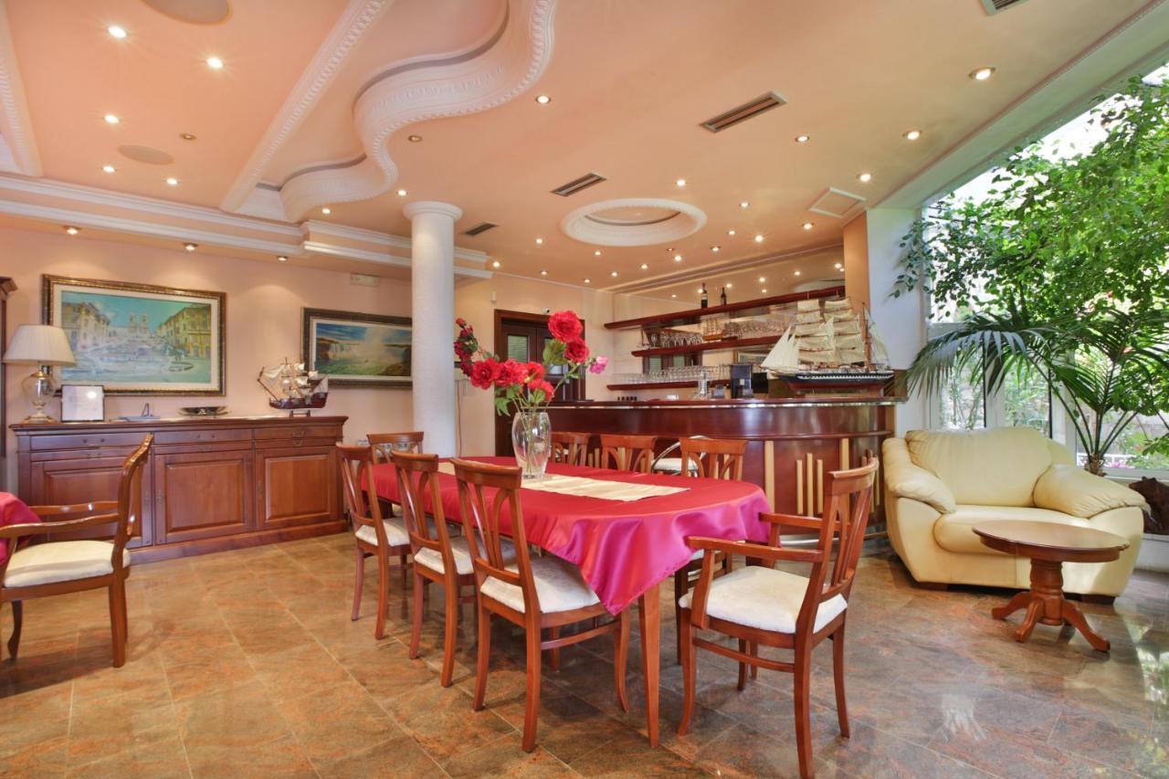 Royal Holiday Apartments Sveti Stefan Exteriör bild