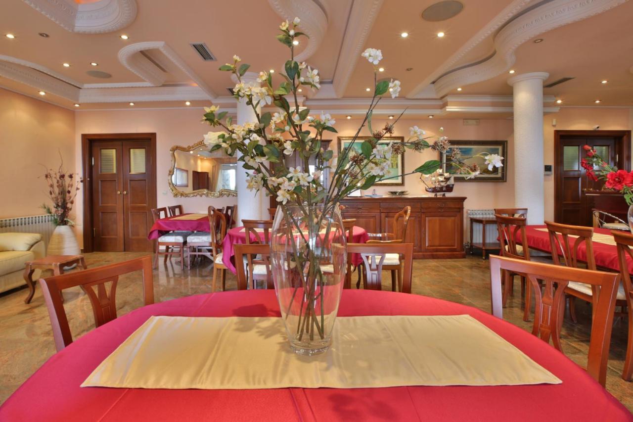 Royal Holiday Apartments Sveti Stefan Exteriör bild
