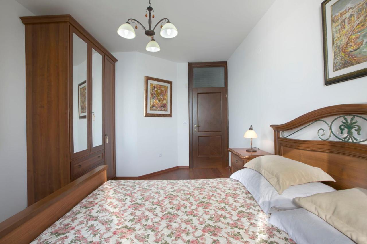 Royal Holiday Apartments Sveti Stefan Exteriör bild