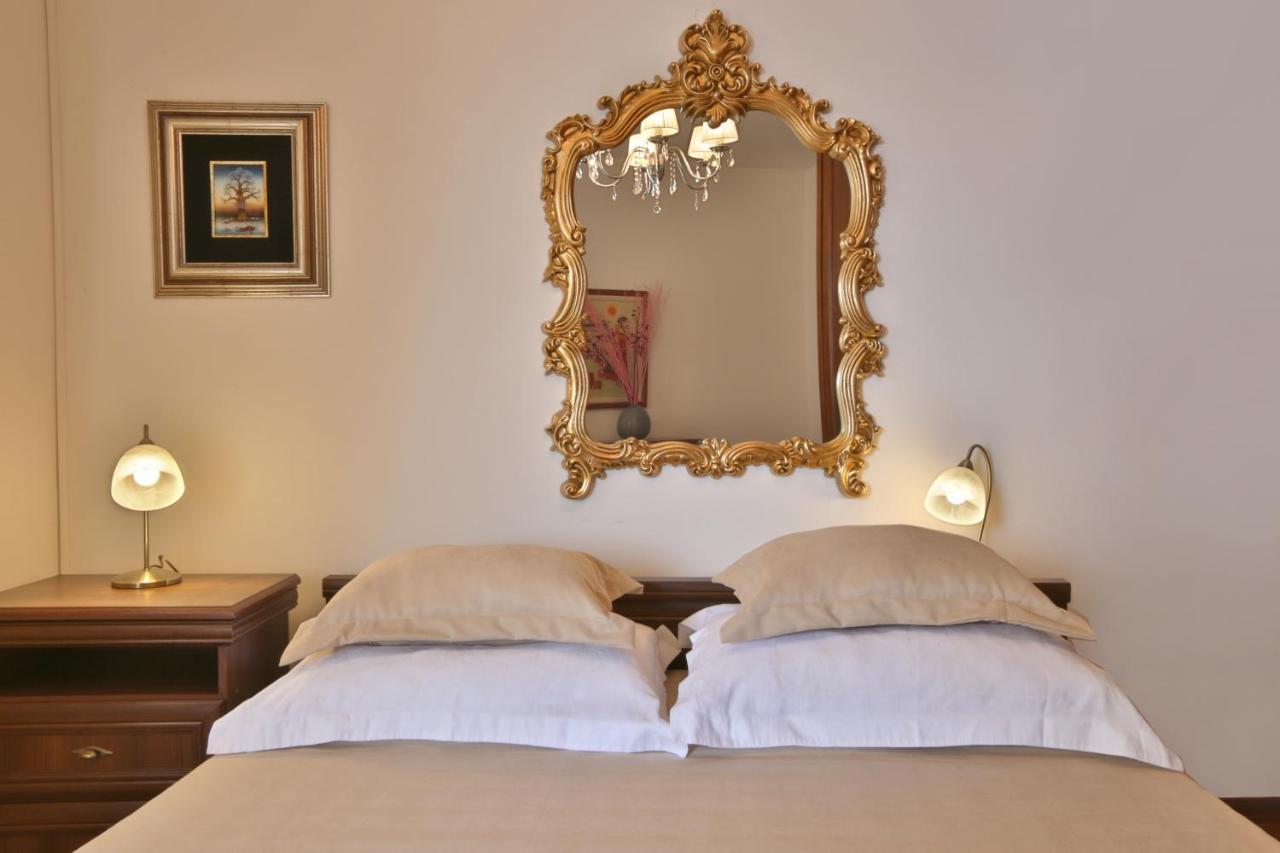 Royal Holiday Apartments Sveti Stefan Exteriör bild