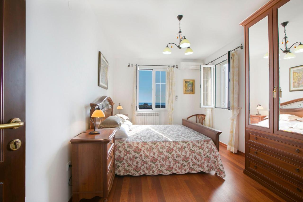 Royal Holiday Apartments Sveti Stefan Exteriör bild