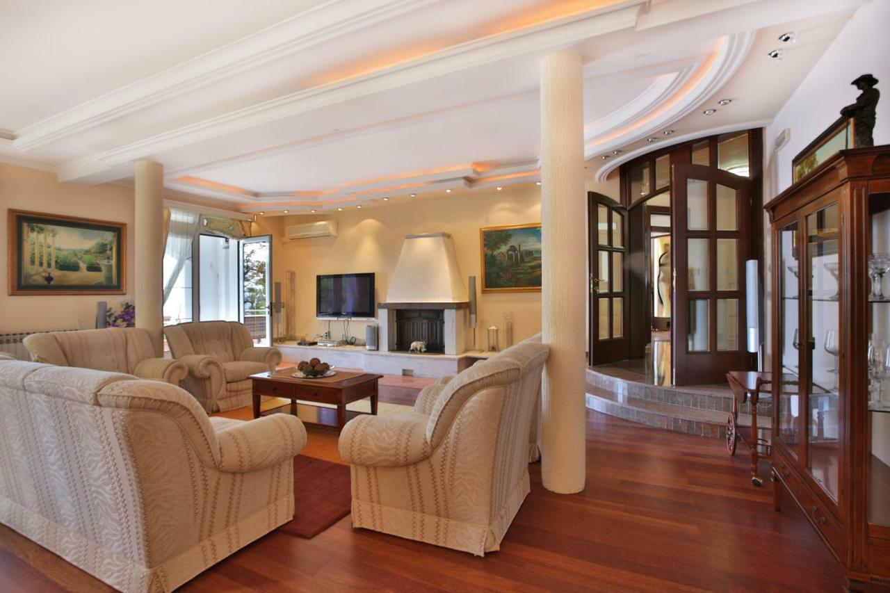 Royal Holiday Apartments Sveti Stefan Exteriör bild