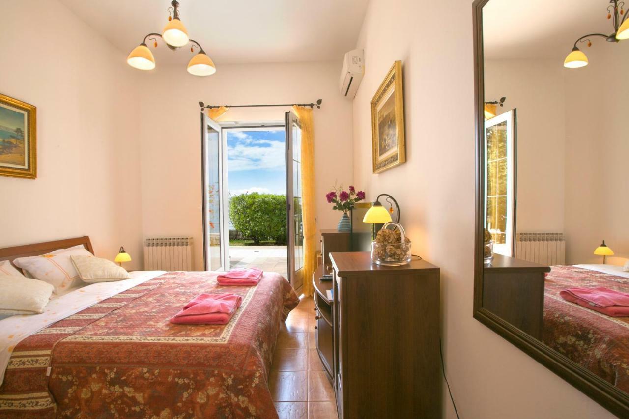 Royal Holiday Apartments Sveti Stefan Exteriör bild