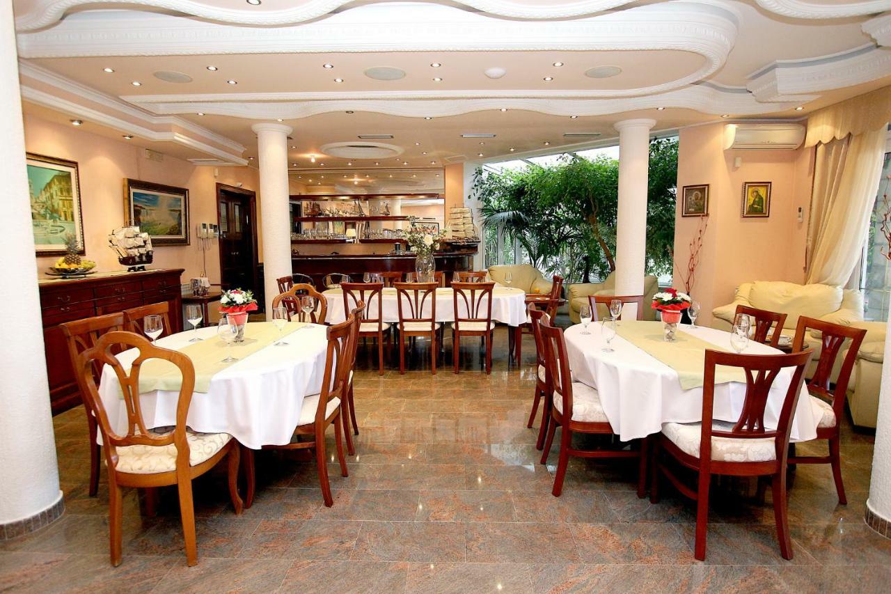 Royal Holiday Apartments Sveti Stefan Exteriör bild